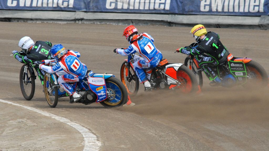 WP SportoweFakty / Tomasz Rosochacki / Na zdjęciu: Krystian Pieszczek (kask czerwony)