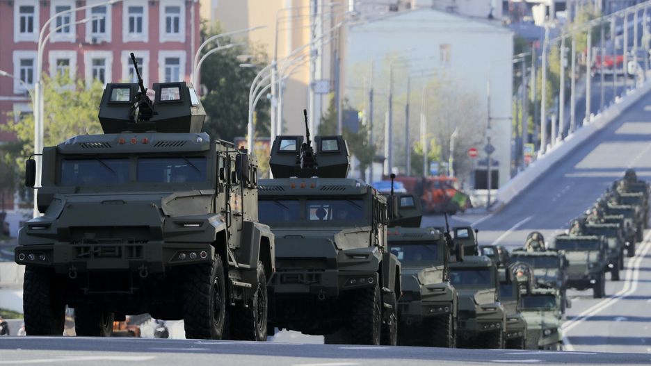Moskwa przygotowuje si? na parad? zwyci?stwa
(230507) -- MOSCOW, May 7, 2023 (Xinhua) -- This photo taken on May 7, 2023 shows the armored vehicles before a rehearsal of the Victory Day military parade in Moscow, Russia. (Photo by Alexander Zemlianichenko Jr/Xinhua)
Alexander Zemlianichenko Jr