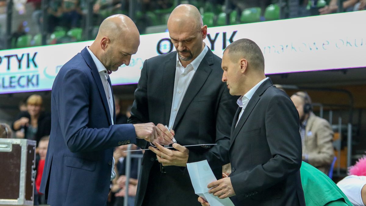 WP SportoweFakty / Artur Lawrenc / Na zdjęciu: sztab szkoleniowy Stelmetu Enea BC