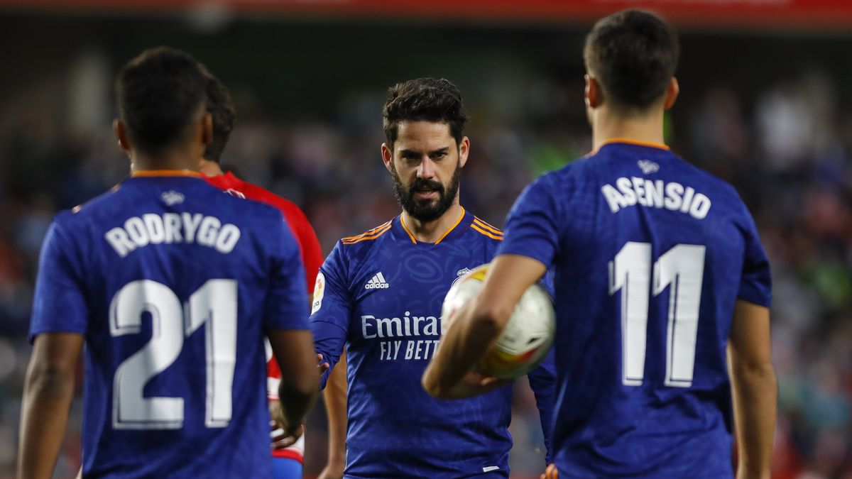 Getty Images / Álex Cámara/NurPhoto  / Na zdjęciu: Isco (w środku)