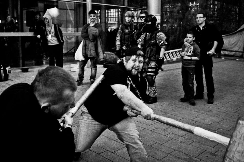 Fotografia uliczna w czasach propagandy. Jak się do niej zabrać? [poradnik] 6