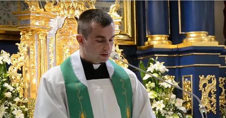 Ludzie pytają o chodzenie do Kościoła. Ksiądz rozwiewa wszelkie wątpliwości