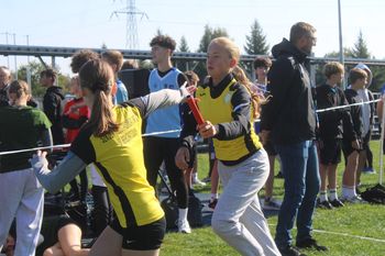 Bełchatów: Mistrzostwa Powiatu w Sztafetowych Biegach Przełajowych