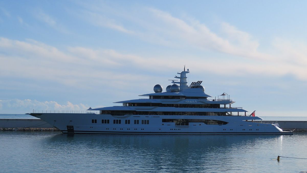 Amadea to luksusowy jacht, sko