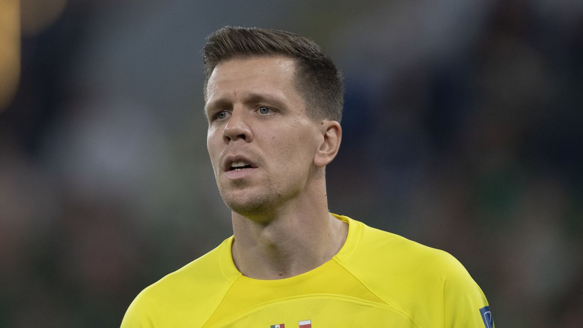 DOHA, QATAR - NOVEMBER 22: Poland goalkeeper Wojciech Szczesny during the FIFA World Cup Qatar 2022 Group C match between Mexico and Poland at Stadium 974 on November 22, 2022 in Doha, Qatar. (Photo by Visionhaus/Getty Images)