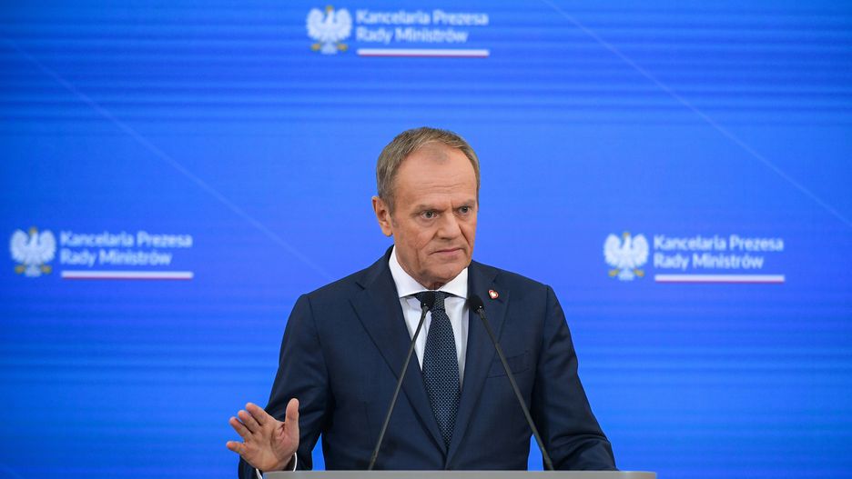 Warszawa, 16.04.2024. Premier Donald Tusk podczas konferencji prasowej po posiedzeniu rządu w siedzibie KPRM w Warszawie, 16 bm. (amb) PAP/Marcin Obara