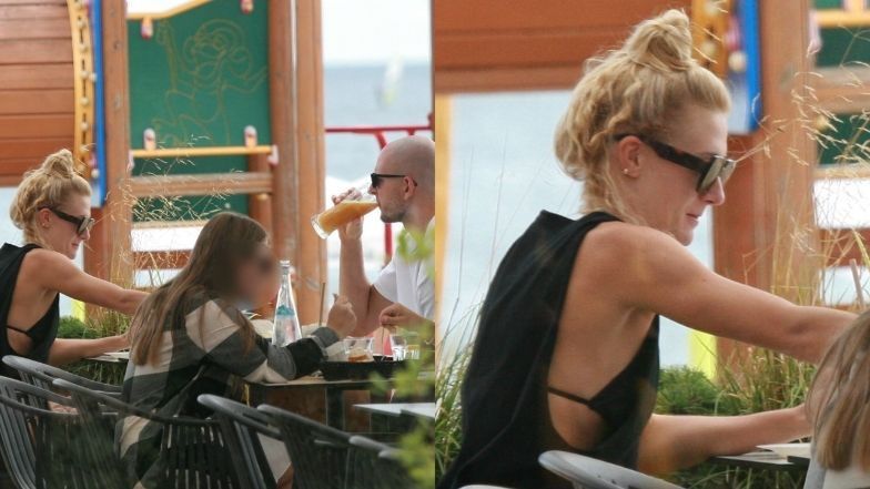 Bartosz Kurek w towarzystwie żony mknie hulajnogą po Sopocie i raczy się zimnym trunkiem