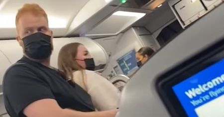 Błagali, by wypuszczono ich z samolotu. "Tu chodzi o nasze życie"