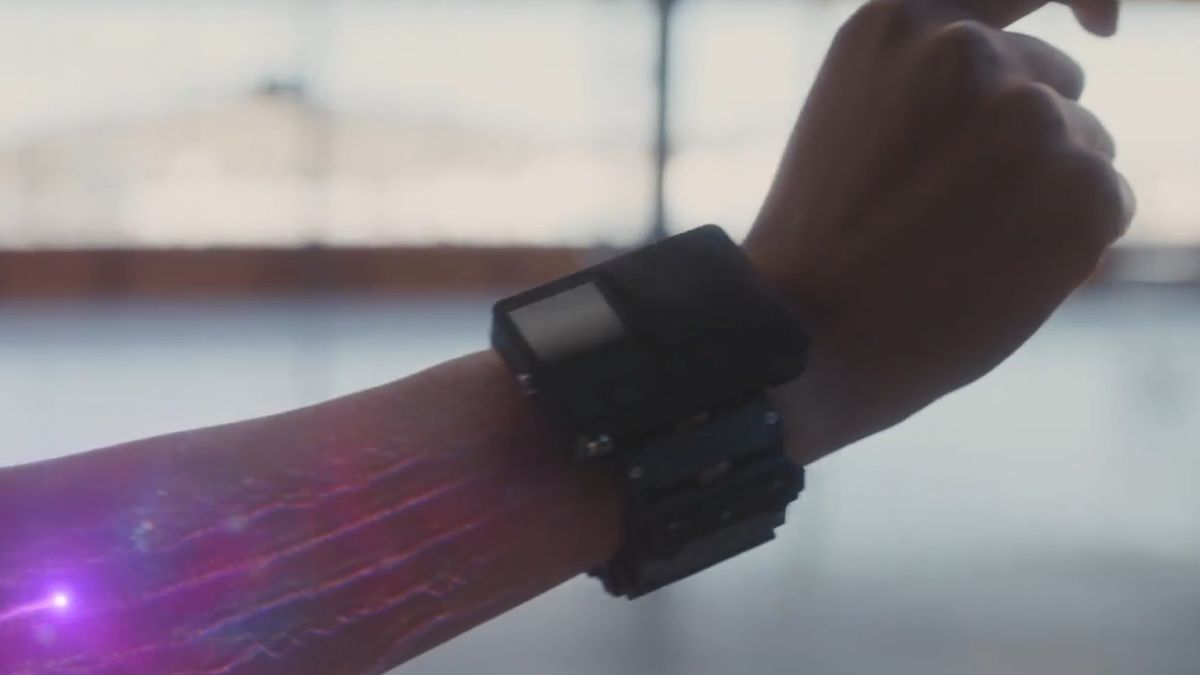 Facebook z nową opaską? Pozwoli kontrolować komputer umysłem 1