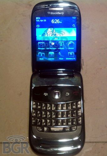BlackBerry 9670 o budowie klapki z klawiaturą QWERTY