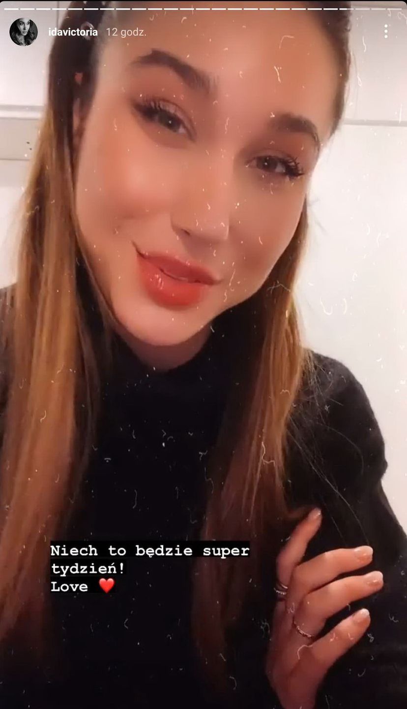 Ida Nowakowska wypełnia obowiązki influencerki i przemawia do fanów