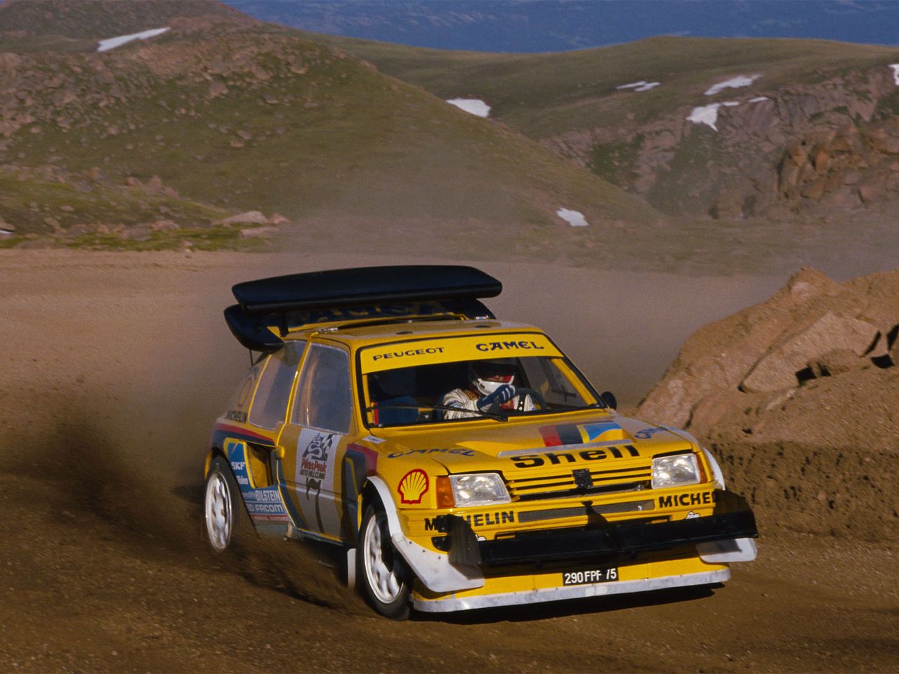 Zwycięstwo Ari Vatanena i Peugoeta 205 turbo 16 w słynnym Pikes Peak ' 87