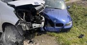 Koszmarna czołówka niedaleko Mogilna. Zderzenie busa z BMW