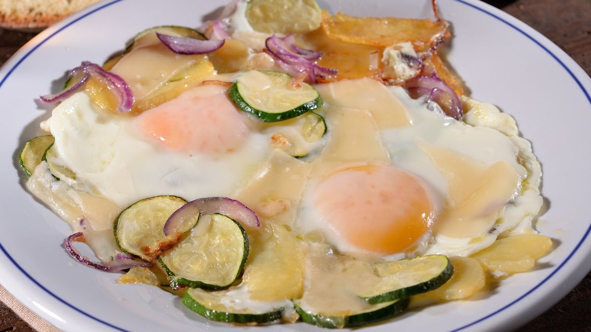 Jajka sadzone na parze szybciej pokrywają się ściętym białkiem