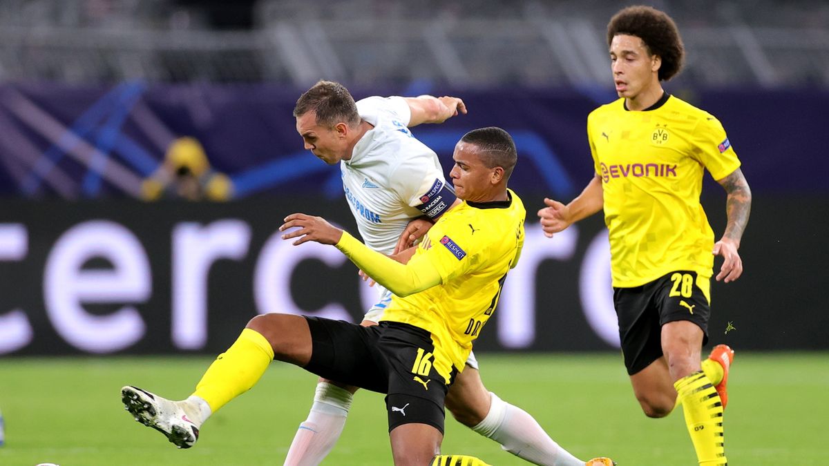 PAP/EPA / FRIEDEMANN VOGEL / Na zdjęciu: Artem Dzyuba (z lewej) oraz Manuel Akanji