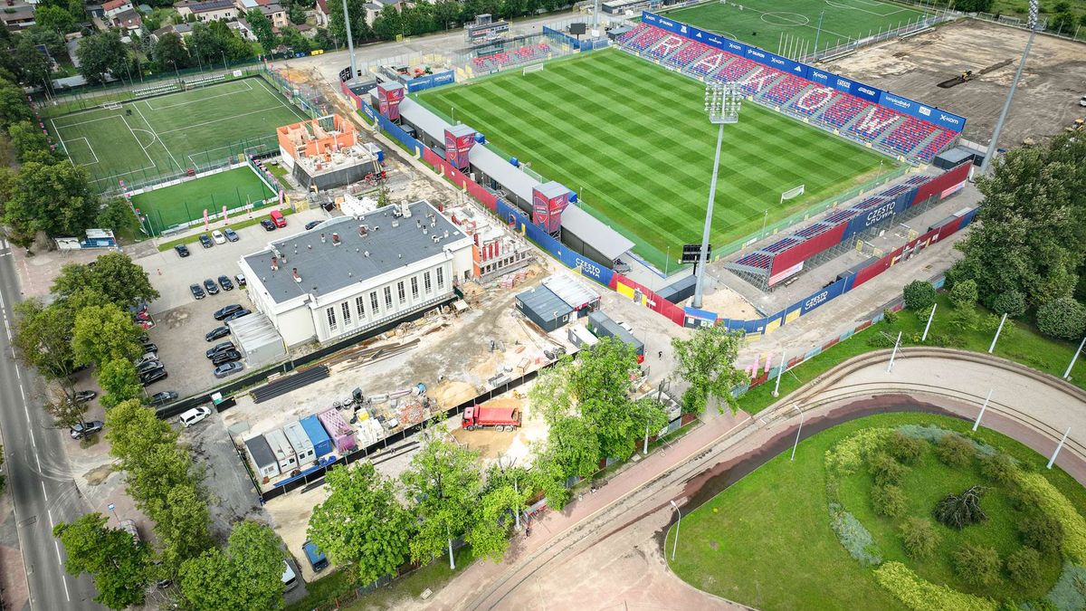 Zdjęcie okładkowe artykułu: Materiały prasowe / Łukasz Kolewiński / Na zdjęciu: remontowany stadion Rakowa Częstochowa