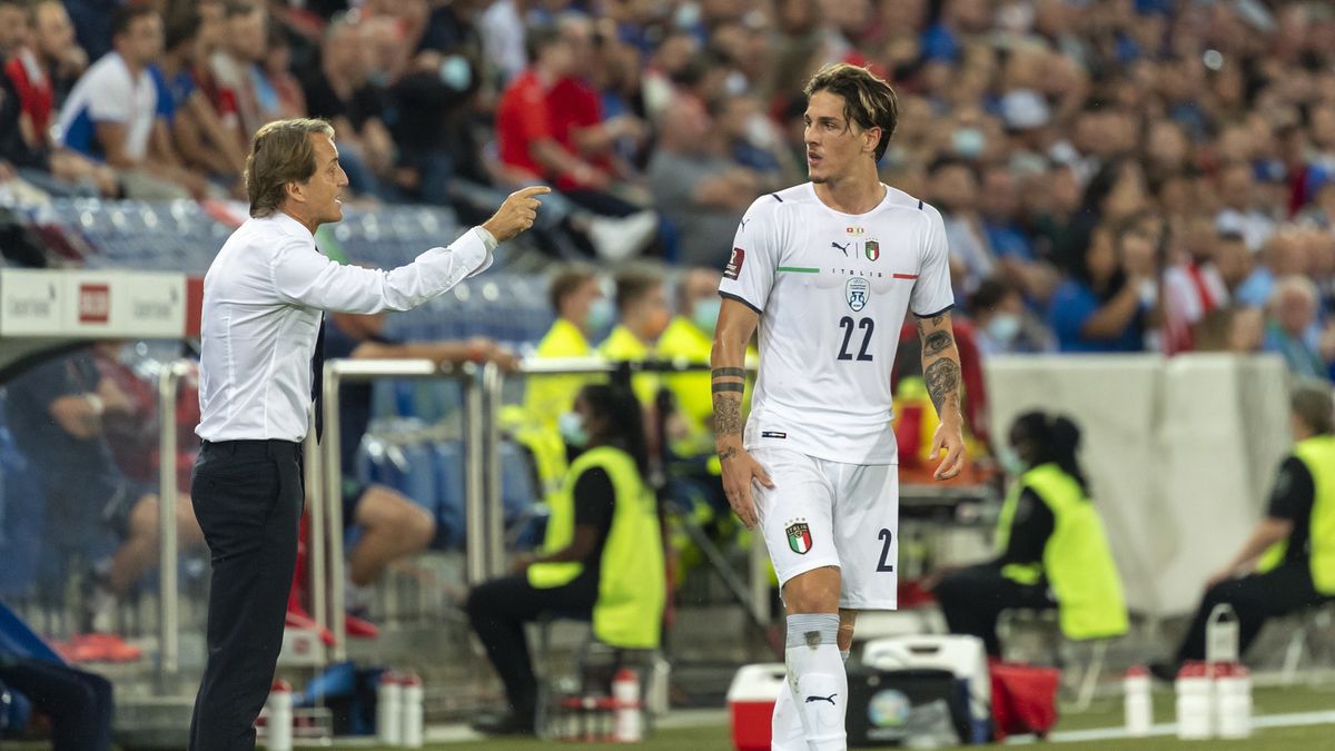 PAP/EPA / GEORGIOS KEFALAS / Na zdjęciu: Roberto Mancini i Nicolo Zaniolo