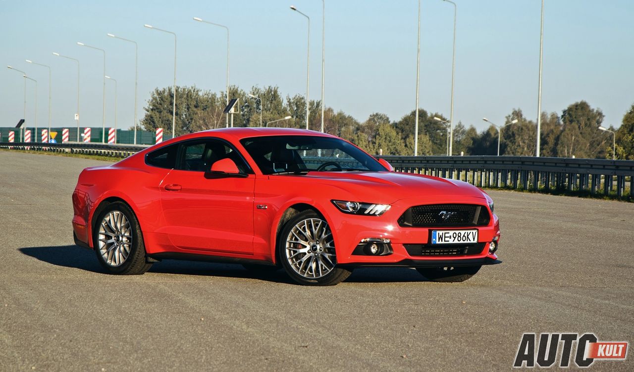 Nowy Ford Mustang Fastback GT V8 5.0 - zdjęcia