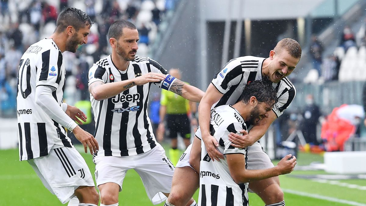 PAP/EPA / ALESSANDRO DI MARCO / Na zdjęciu: piłkarze Juventusu