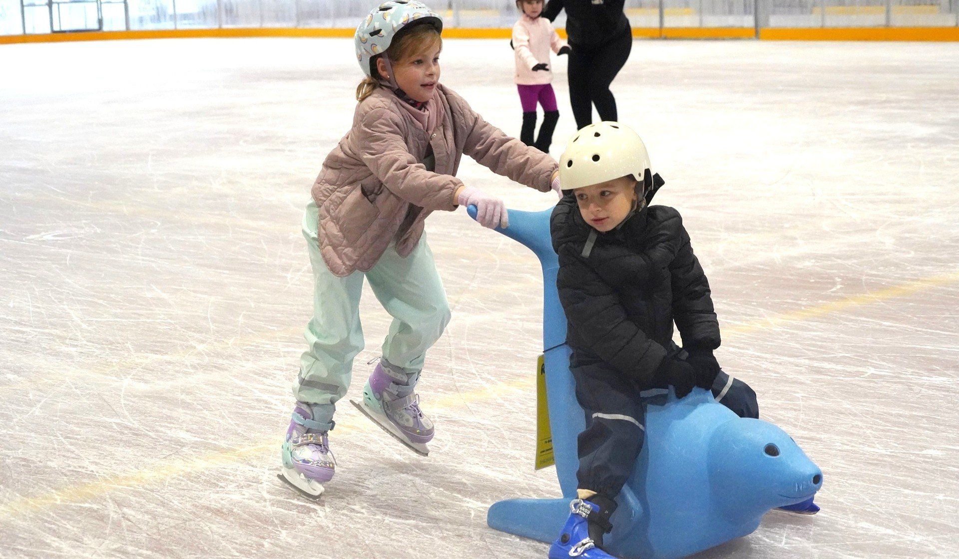 2 listopada 2025 w ośrodku &#34;Czarna Góra&#34; oficjalnie zainaugurowano sezon ślizgawkowy