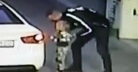 Mama na sekundę odwróciła wzrok. Tak porwano dziecko na stacji benzynowej