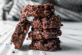 Wkładam do lodówki zamiast do piecyka. Po południu wyjmuję gotowe ciasteczka do kawy