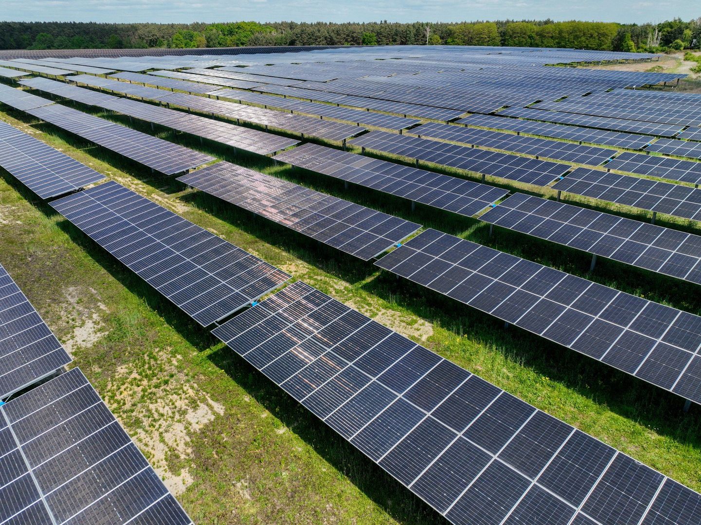 Farma fotowoltaiczna jest w stanie przez rok zasilać miasto wielkości Karpacza, bądź Łeby. Razem z planowanymi magazynami energii tego typu instalacje są w stanie wpłynąć na obniżenie cen prądu.