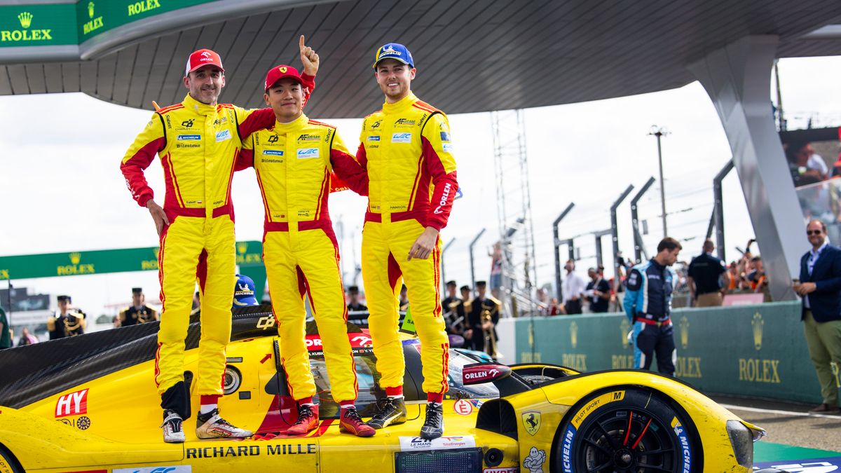 Materiały prasowe / Julien Delfosse / DPPI / Na zdjęciu: od lewej Robert Kubica, Yifei Ye i Phil Hanson