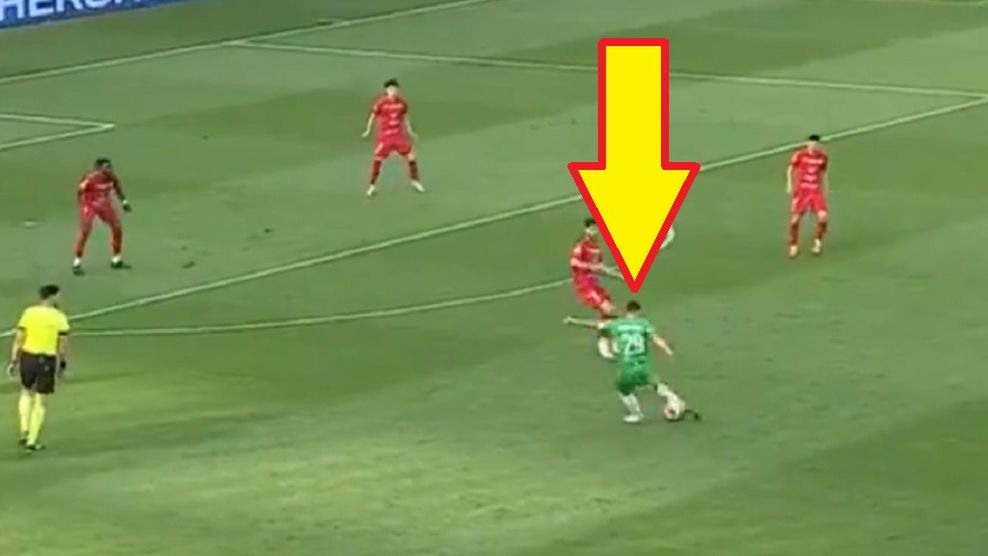 Screen / Polsat Sport / Na zdjęciu: Maksymilian Rozwandowicz strzelił fantastycznego gola w meczu z Wisłą Kraków