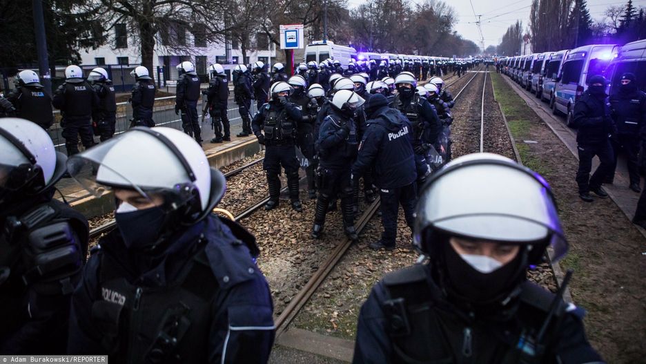 Policjanci podczas Strajku Kobiet w Warszawie