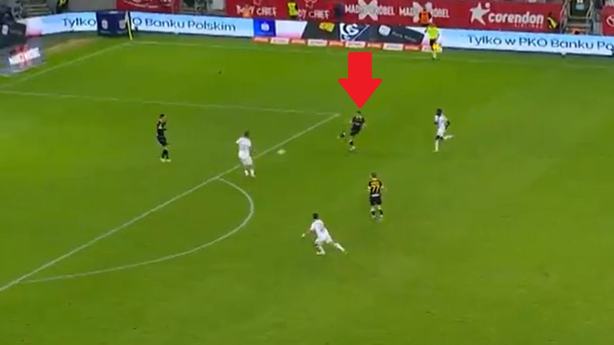 Twitter / Canal+ Sport / Na zdjęciu: gol samobójczy Kuuska