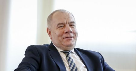 "Paradna dwulicowość". Sasin odpowiada na komentarz Tuska