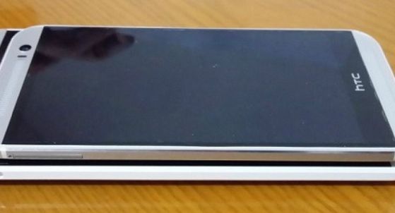 HTC One M8 uchwycony na zdjęciach