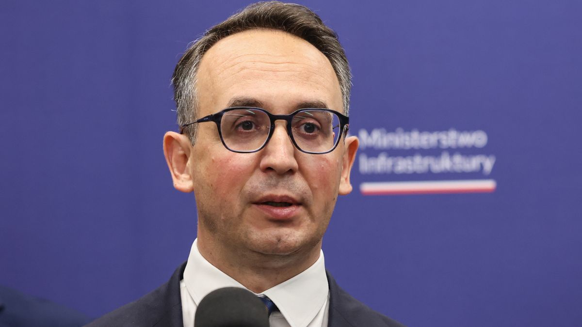 Dariusz Klimczak
Warszawa, 14.07.2025. Minister infrastruktury Dariusz Klimczak podczas konferencji prasowej w siedzibie Transportowego Dozoru Technicznego w Warszawie, 14 bm. Konferencja odby�a si� po posiedzeniu Krajowej Rady Bezpiecze�stwa Ruchu Drogowego po��czonym ze spotkaniem konsultacyjnym na rzecz ochrony dzieci i m�odzie�y w ruchu drogowym w zakresie stosowania kask�w.  (sko) PAP/Albert Zawada
Albert Zawada
konferencja, minister, polityk, prasowa, Rada Bezpiecze�stwa Ruchu Drogowego