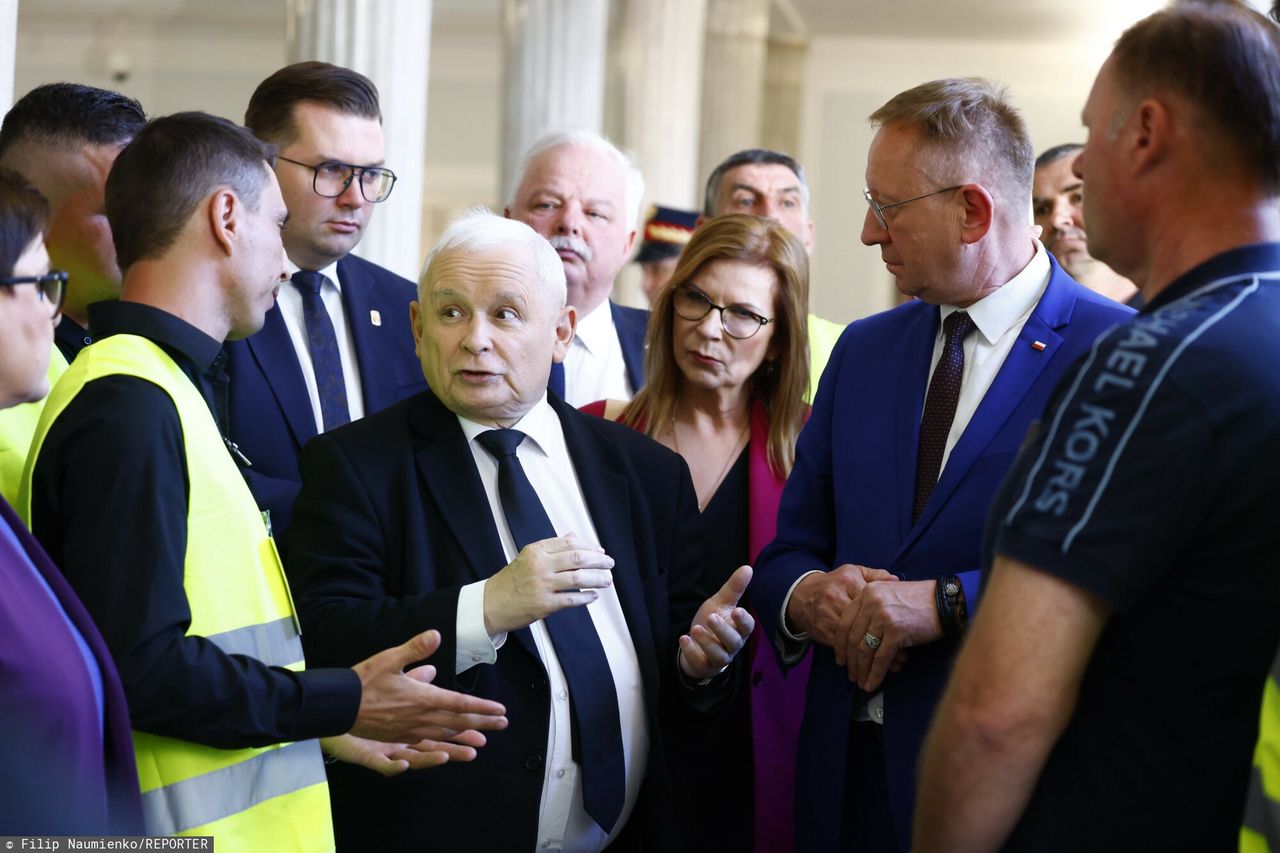 "Jedziemy na ścianę". W PiS przestali rozumieć ruchy Jarosława Kaczyńskiego ws. Łukasza Kmity