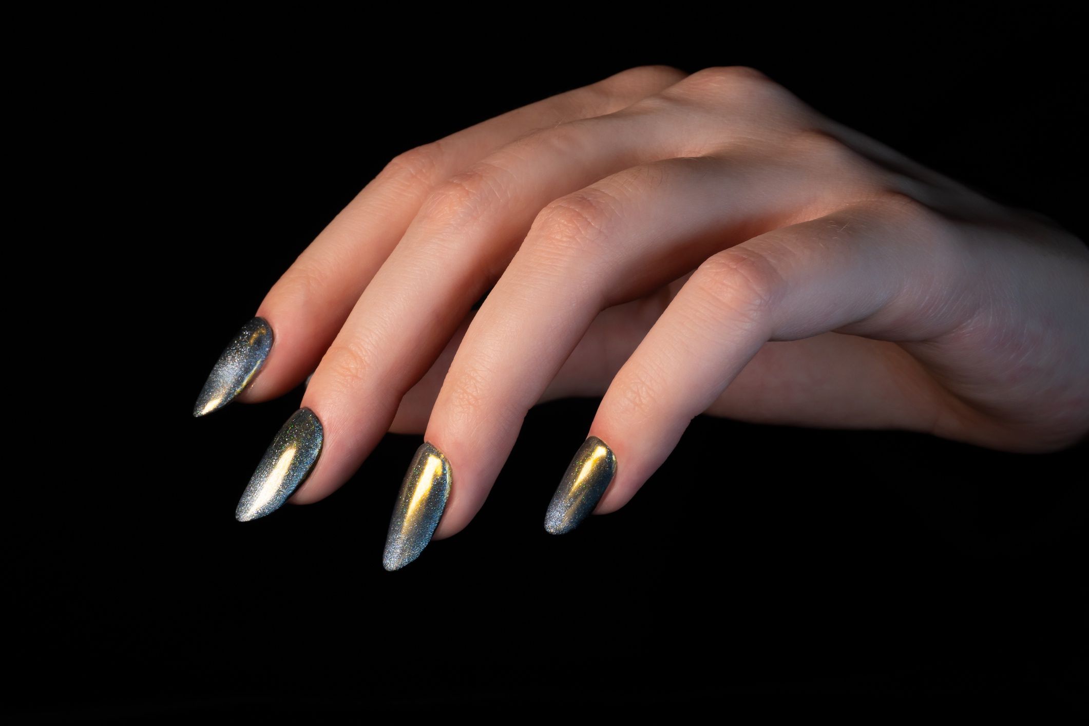 Manicure Cat-Eye będzie mocny w 2026 roku