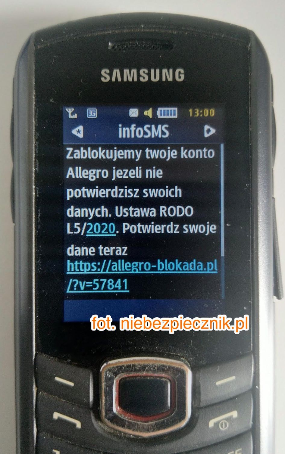 SMS wzywający do rzekomej konieczności potwierdzenia danych, fot. Niebezpiecznik.