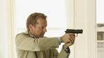 Kiefer Sutherland jako agent Bauer
