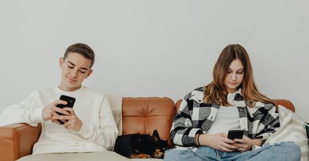 Zakaz social mediów dla nastolatków. Ekspert: "Zmiana jest konieczna"