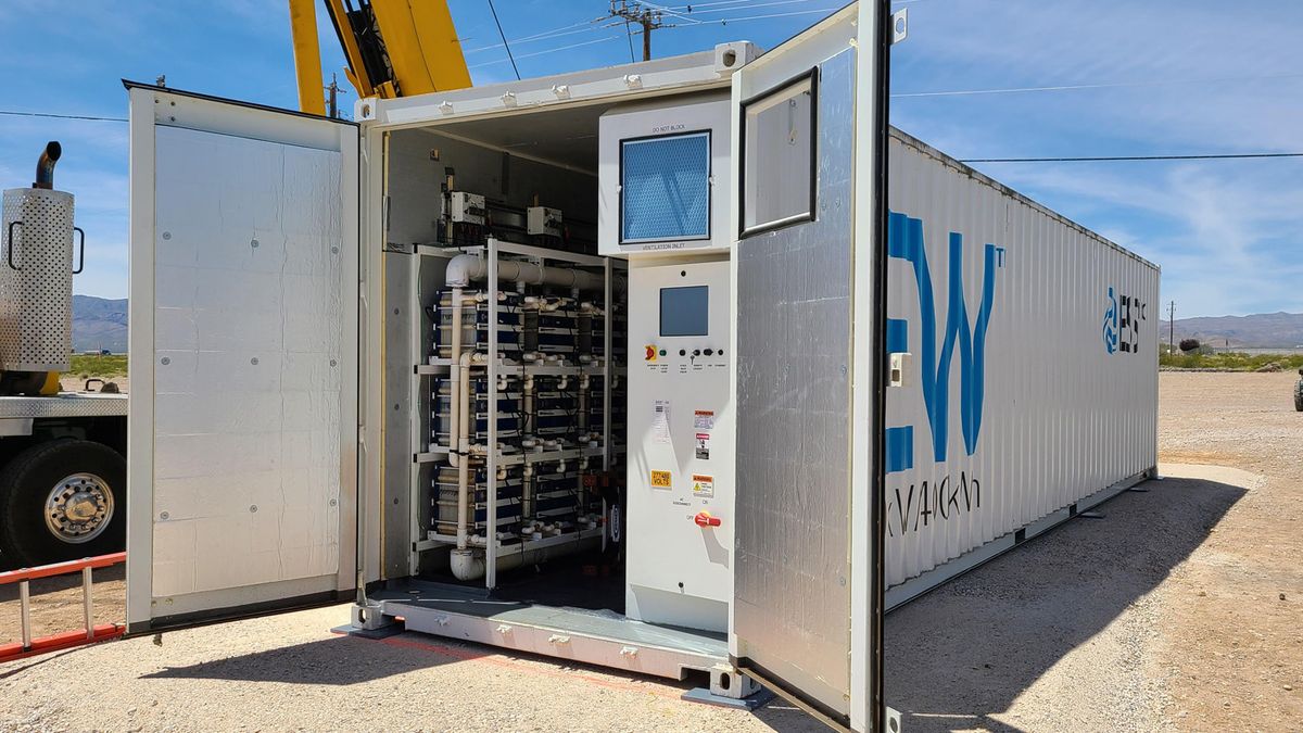 Baterie ESS dostarczane są w kontenerach 