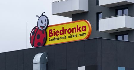 Absurd w Biedronce. Wyrok za zjedzenie śliwki w czekoladzie