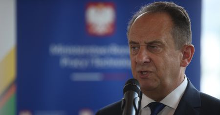 Przesilenie w rządzie. Wiceminister Gut-Mostowy waha się, co zrobić