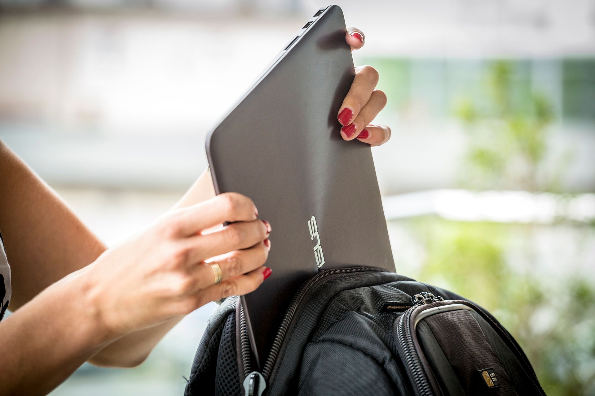 Czy mobilny notebook ASUS ZenBook UX305UA sprawdzi się w produkcji wideo? Sprawdzam w praktyce 12