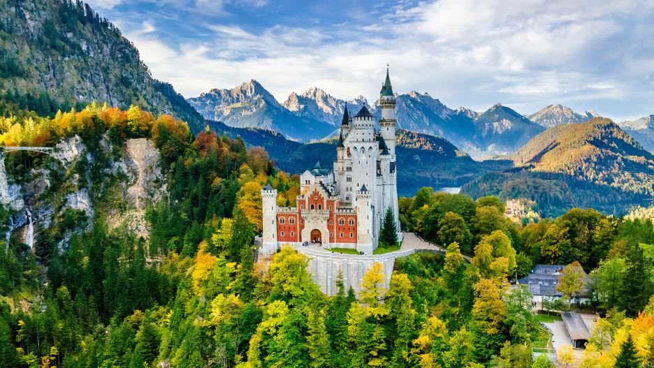 Zamek Neuschwanstein przyciąga tłumy turystów