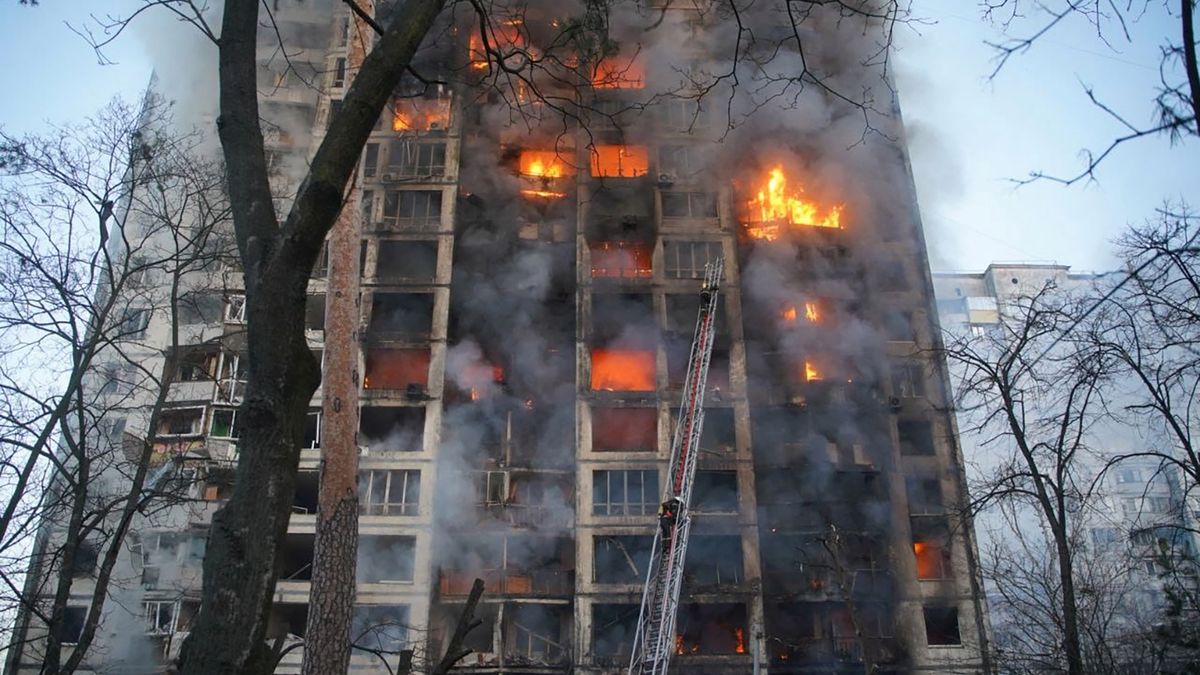 Wojna w Ukrainie. Zbombardowane osiedle w Kijowie pokazuje bezwzględność Rosjan 1