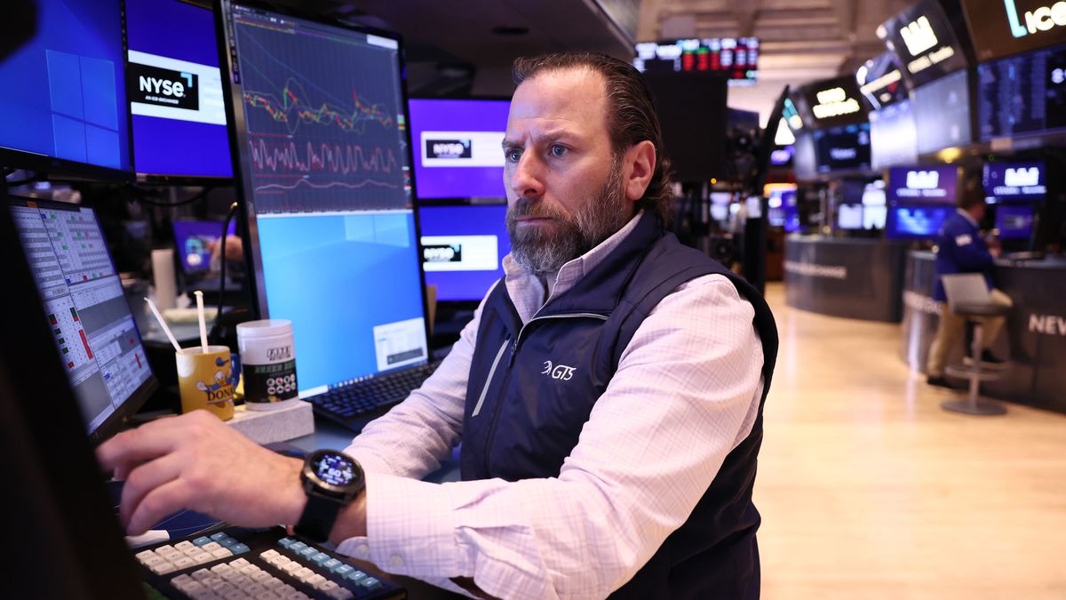 NEW YORK, NEW YORK - MARCH 04: Traders work on the floor of the New York Stock Exchange during morning trading on March 04, 2025 in New York City. Stock continued a downward trend as the stock market opened a day after the S & P 500 posted its biggest daily loss since December at 1.8% down and the Dow Jones closing at nearly a 650 points loss after U.S. President Donald Trump's tariffs on Canada, Mexico and China took effect leading to retaliation from some of those countries. (Photo by Michael M. Santiago/Getty Images)