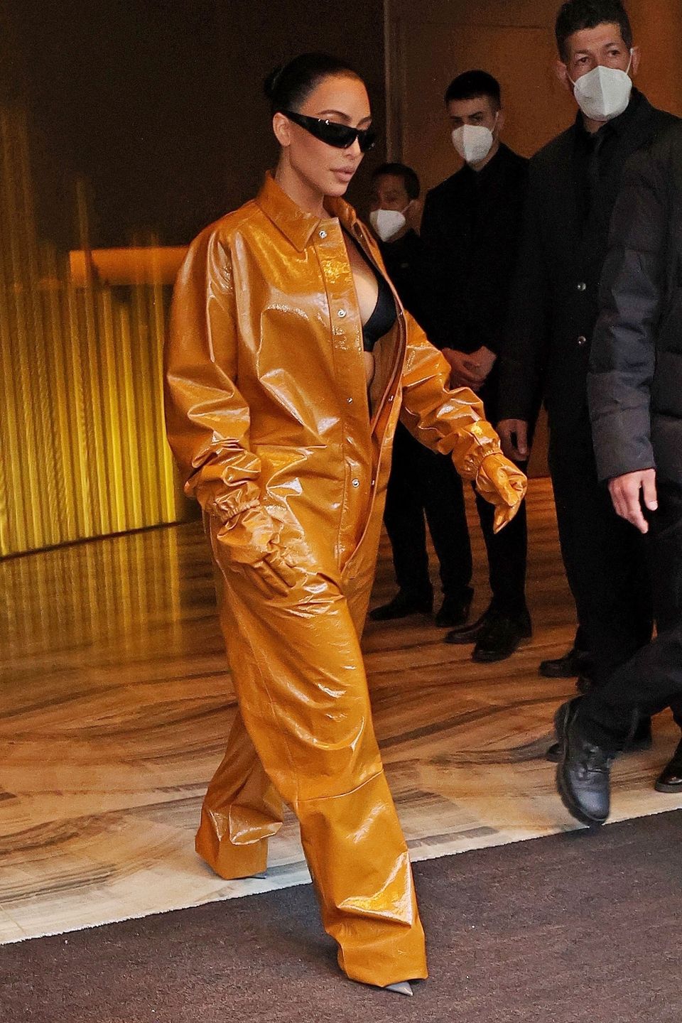 Kim Kardashian paraduje w skórzanym kombinezonie