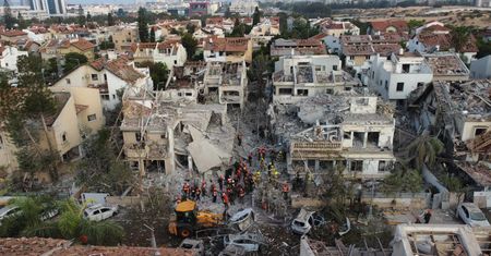 Irańska rakieta uderza w Izrael. 10 osób rannych. Są ofiary śmiertelne