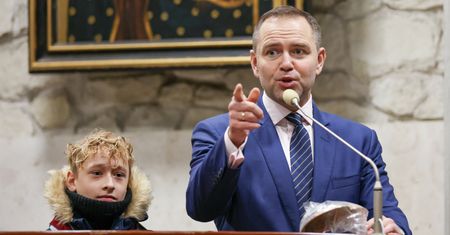 Ruszyła walka o konserwatywnych katolików. Nawrocki na Jasnej Górze wyznacza trend [OPINIA]