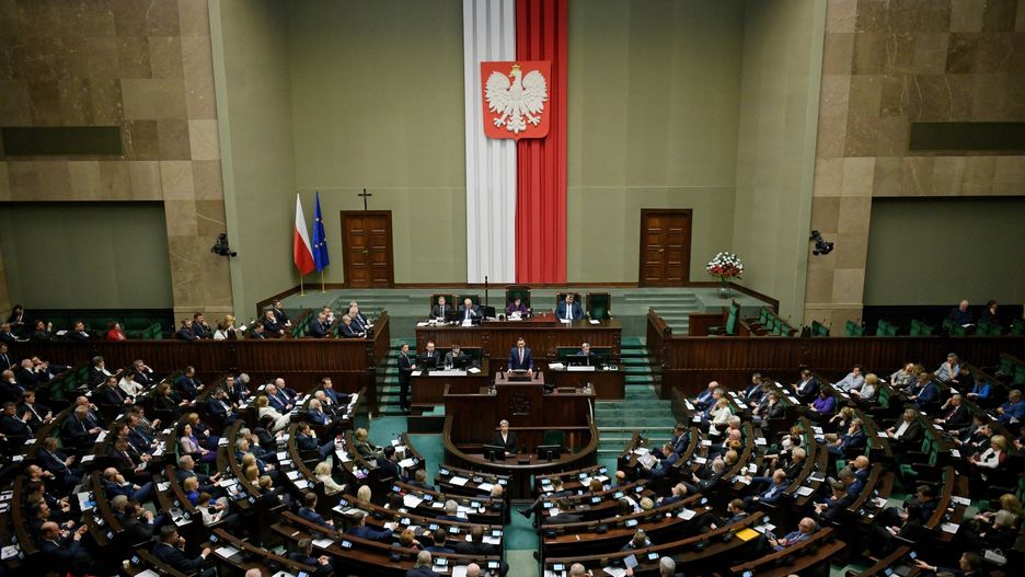 pos�owieWarszawa, 07.04.2022. Pos�owie na sali obrad Sejmu w Warszawie, 7 bm. Pos�owie na posiedzeniu rozpatrz� m.in. rz�dowy projekt zmian w sposobie finansowania program�w mieszkaniowych. Odb�d� si� te� g�osowania. (kf) PAP/Marcin ObaraMarcin Obara9, 9., Dziewi�ta, IX, IX kadencja, kadencja, kadencji, obrad, obrady, polityk, polityka, pose�, posiedzenie, Posiedzenie Sejmu, sejm, Sejm RP